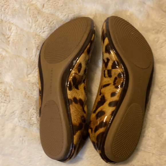 Like new -worn once. Leopard print flats - Picture 4 of 9